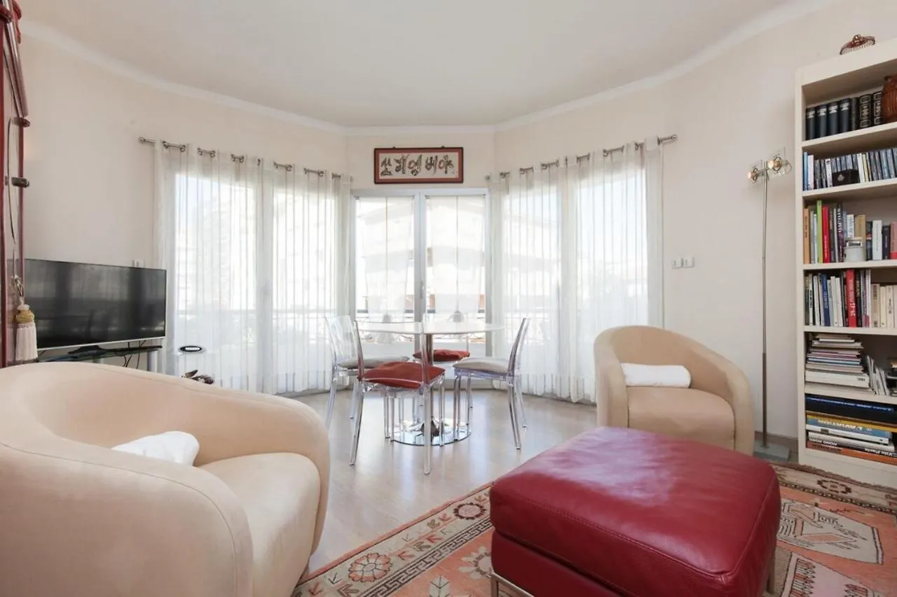 2-Br Apartment In City Center Cannes