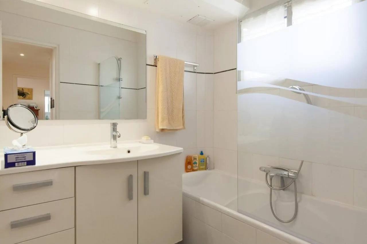 2-Br Apartment In City Center Cannes 0*,